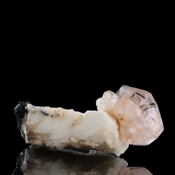 Beryl (Morganite variety), 9.2 x 4.2 x 3.7 cm.